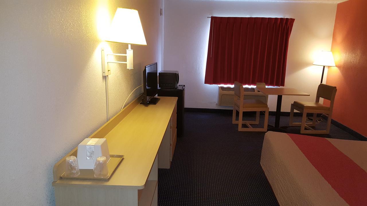 Red Carpet Inn Gibbstown Екстериор снимка