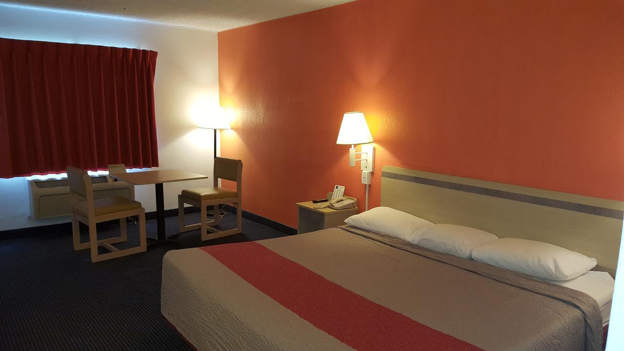 Red Carpet Inn Gibbstown Екстериор снимка