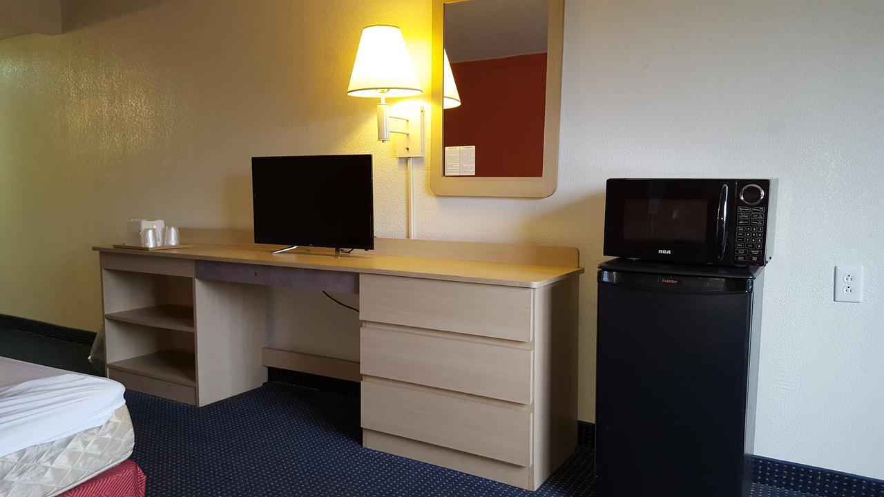 Red Carpet Inn Gibbstown Екстериор снимка