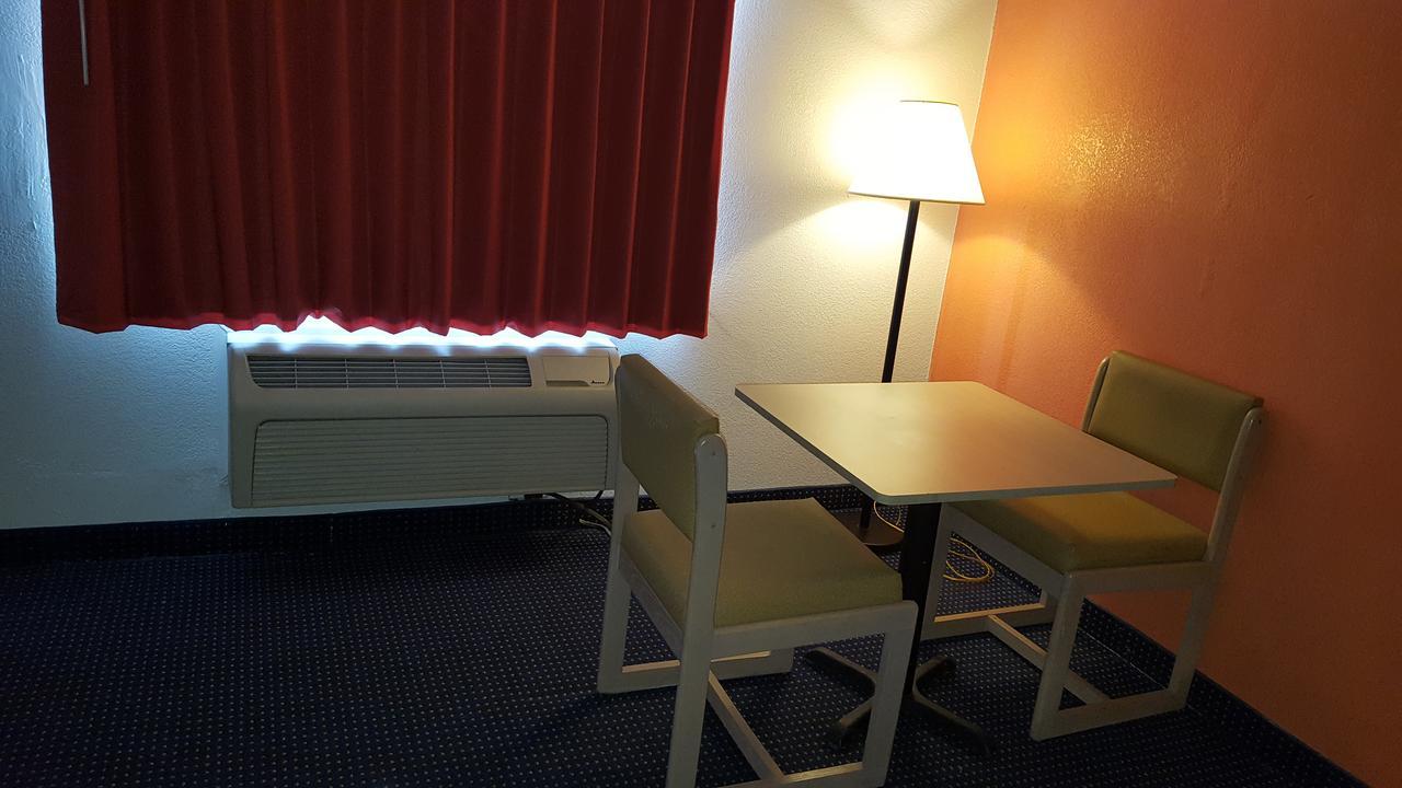 Red Carpet Inn Gibbstown Екстериор снимка